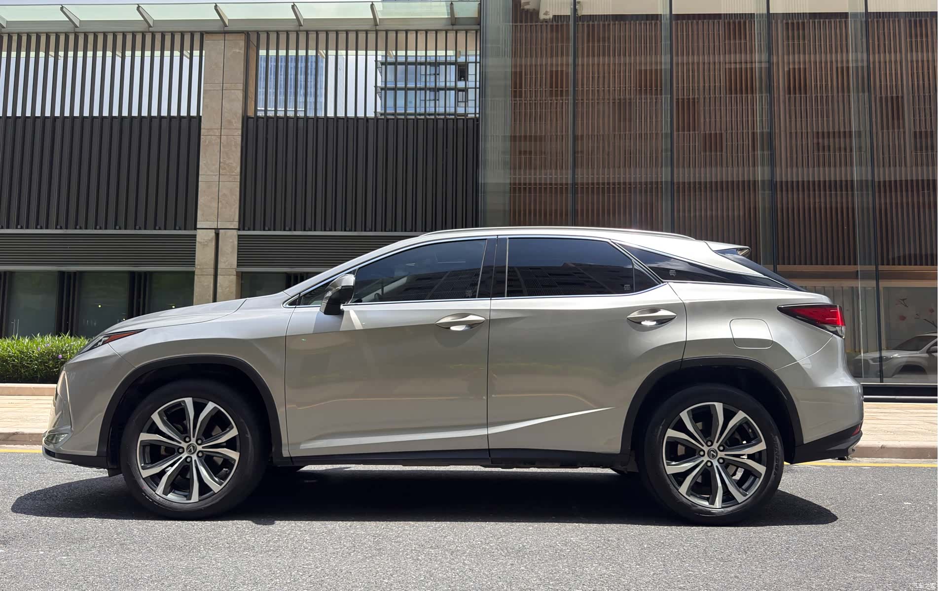 Lexus RX, 2021 3