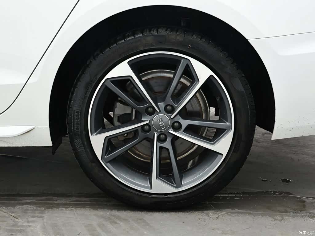 Audi A4L, 2022 9