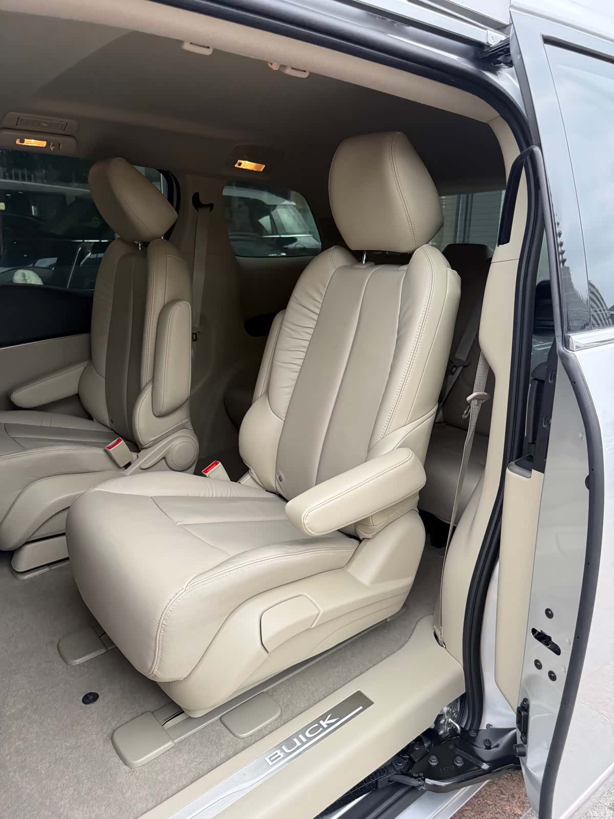 Buick GL8, 2017 9