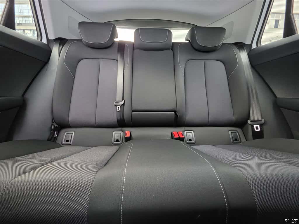 Audi Q2L, 2021 15