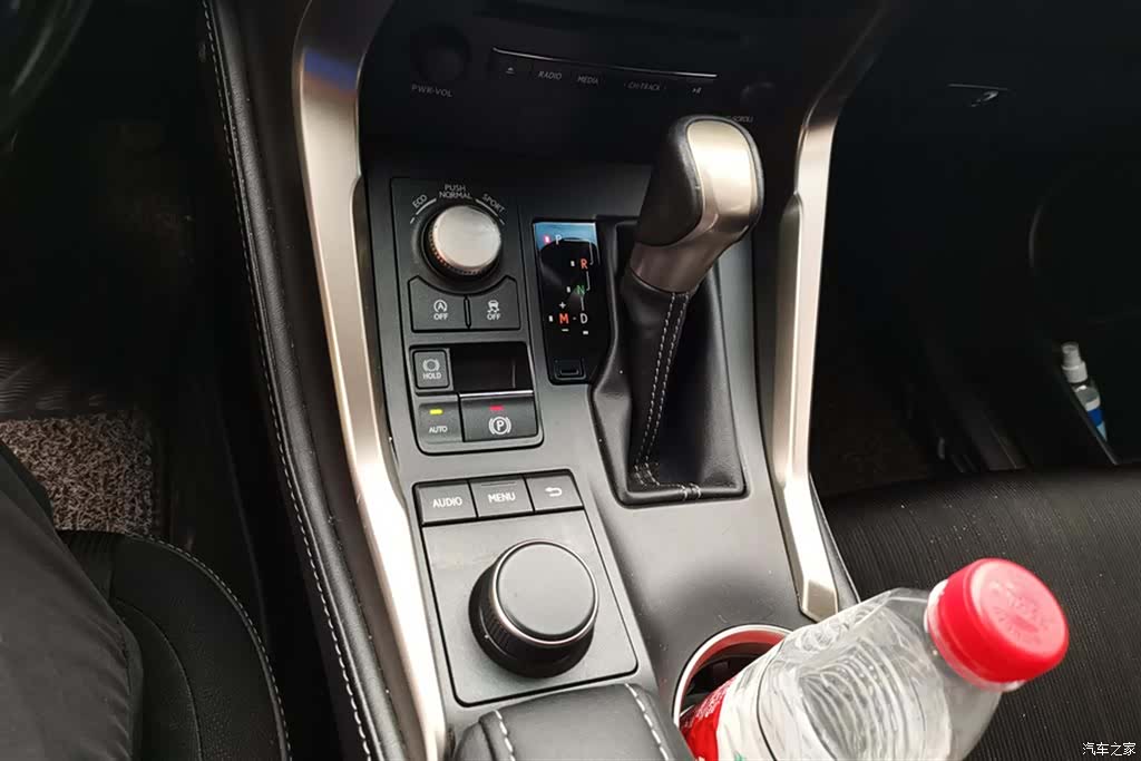Lexus NX, 2016 16