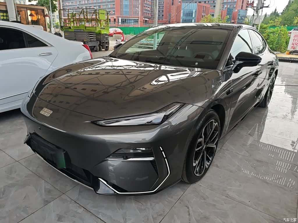 Geely E8, 2025 1