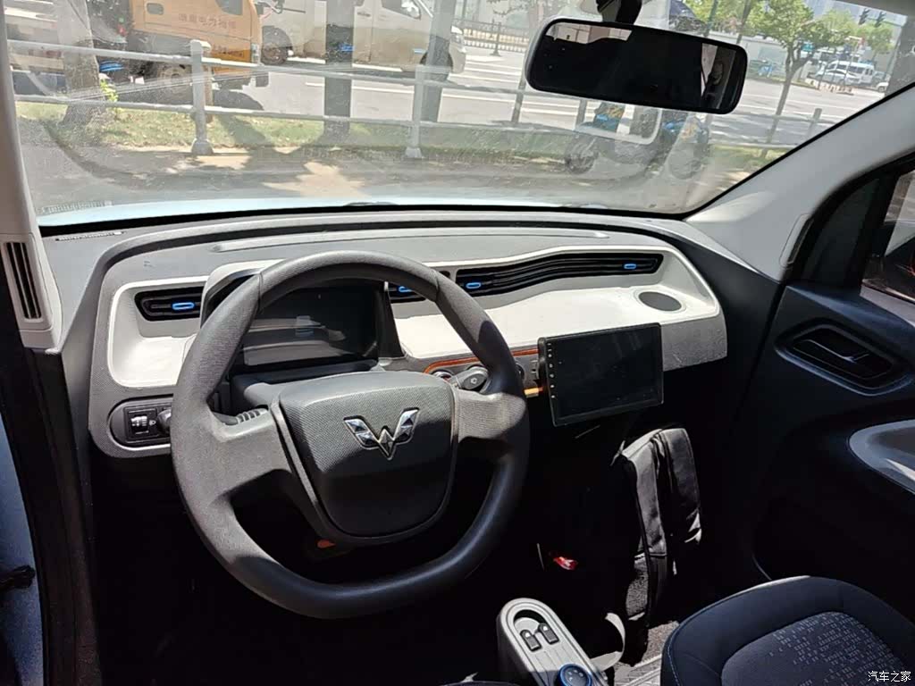 Wuling MINIEV, 2020 10