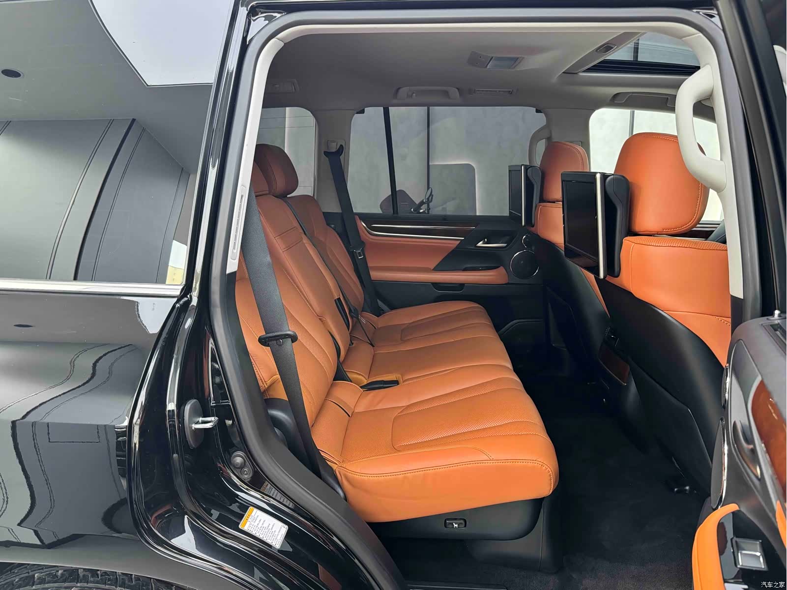 Lexus LX, 2019 11
