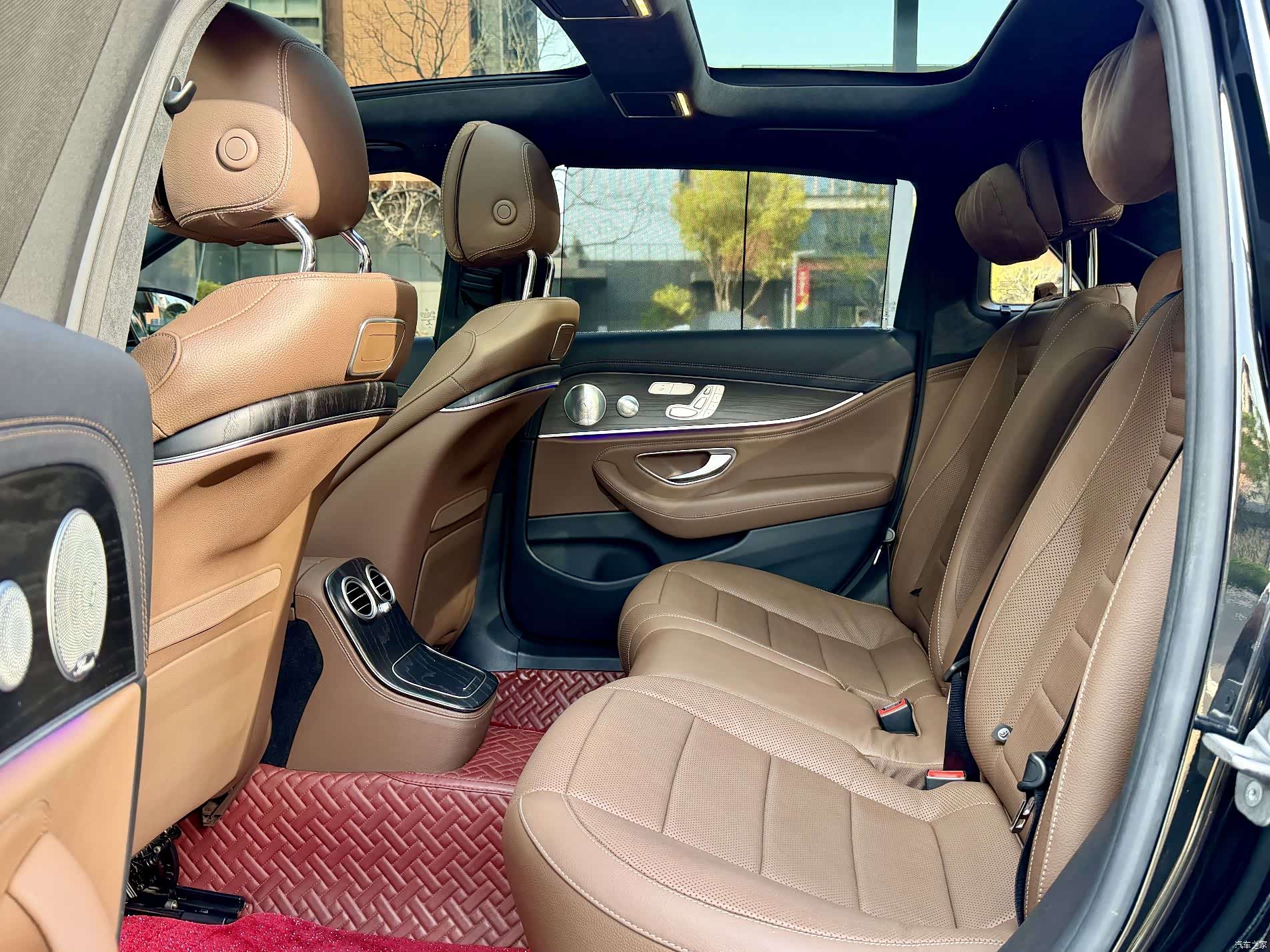 Mercedes-Benz E-Class, 2021 12