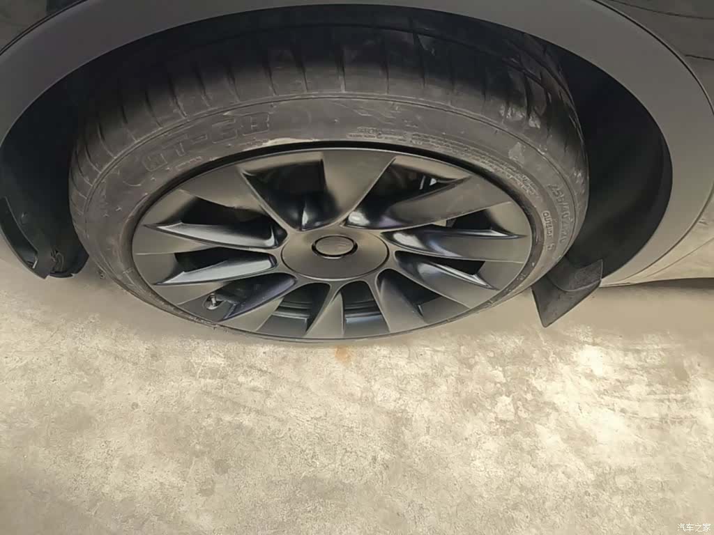 Tesla Model Y, 2023 23
