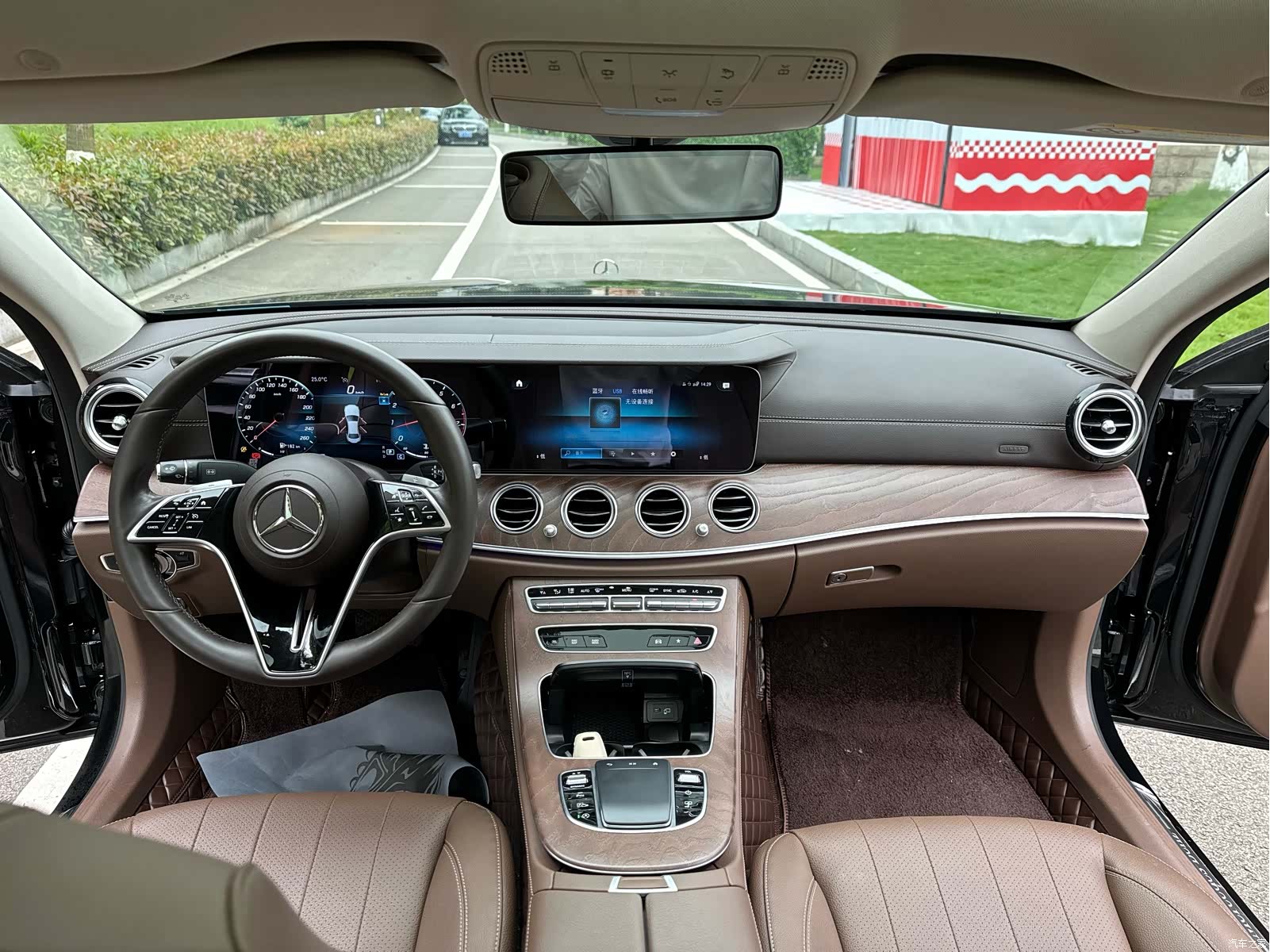 Mercedes-Benz E-Class, 2023 4
