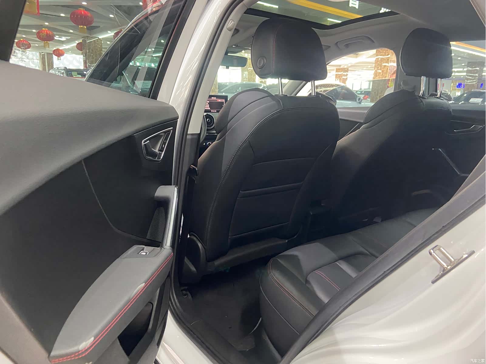 Audi Q2L, 2022 8