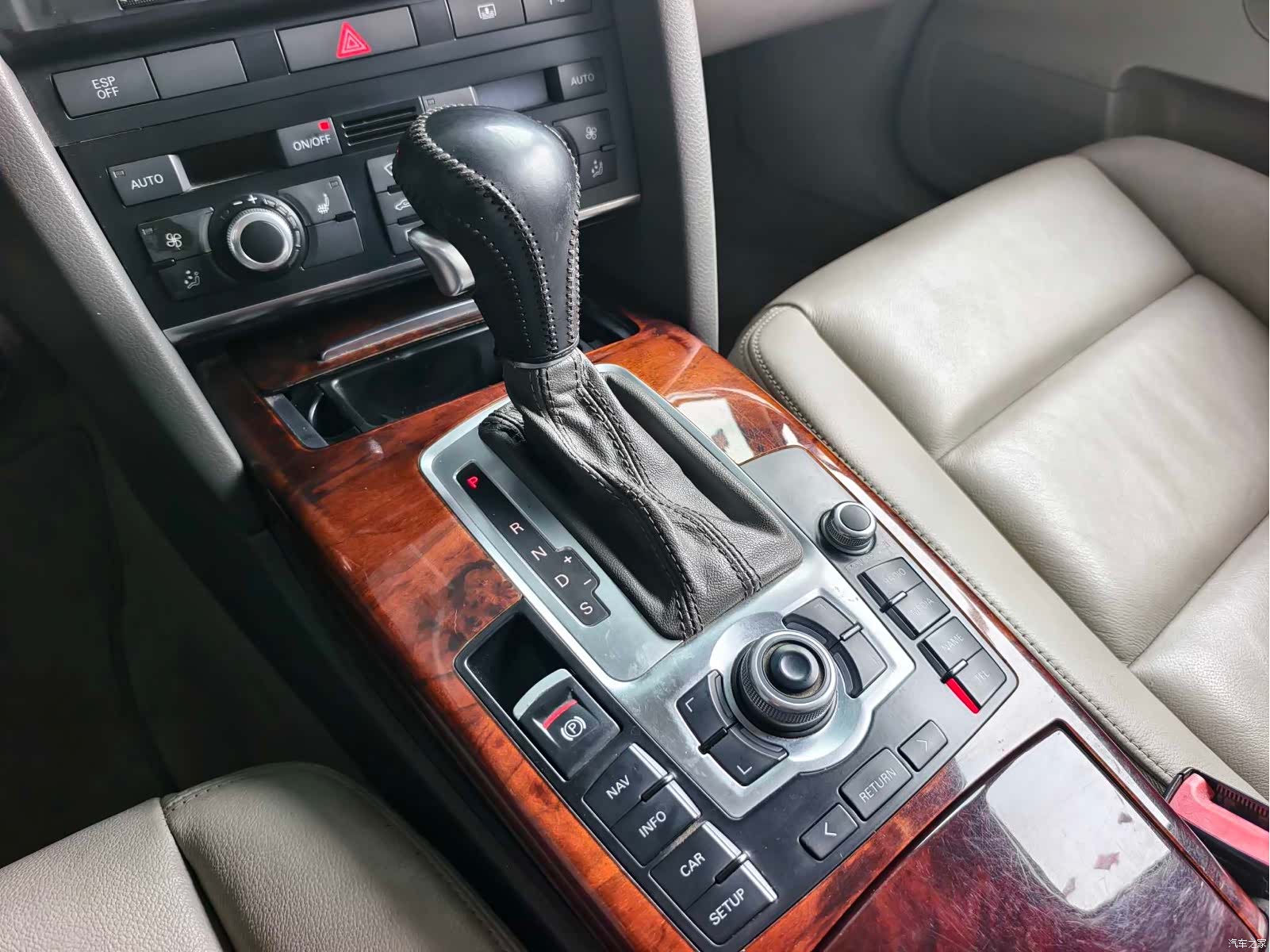 Audi A6L, 2011 8