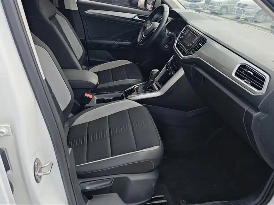 Volkswagen T-ROC exploring Songs