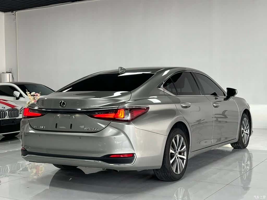 Lexus ES, 2021 9
