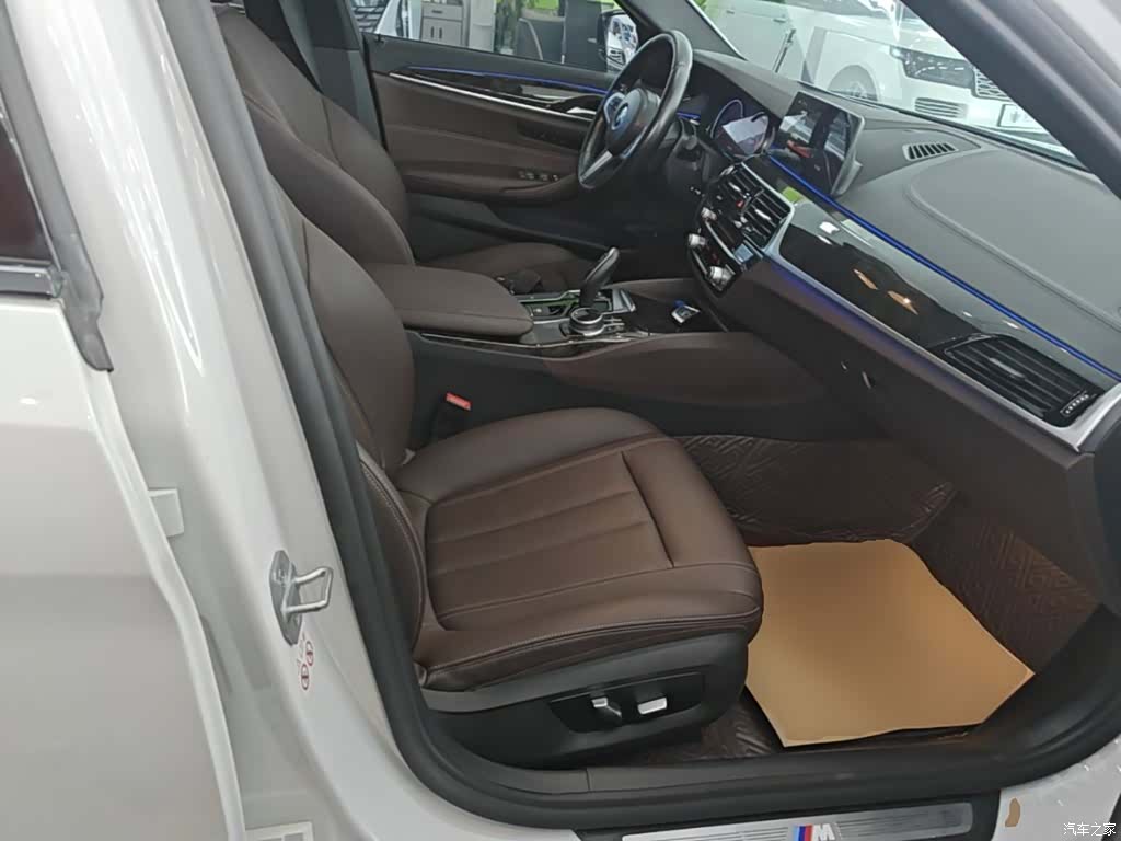 BMW 5 Series, 2019 25