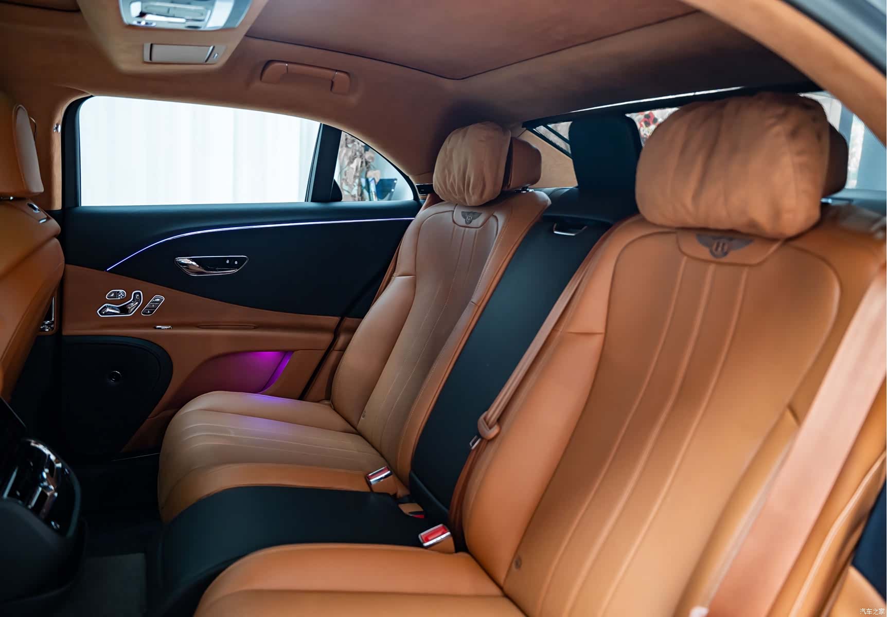 Bentley Flying Spur, 2023 13