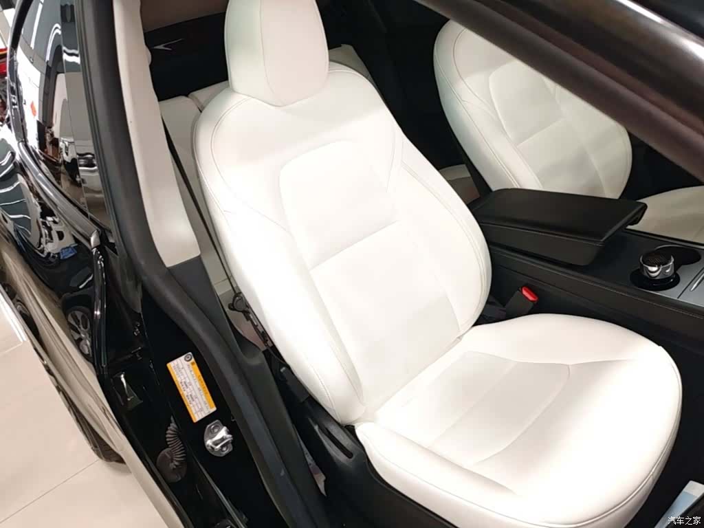 Tesla Model Y, 2023 25