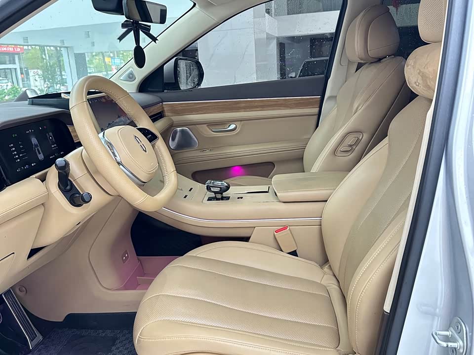 AITO Ask the world M7