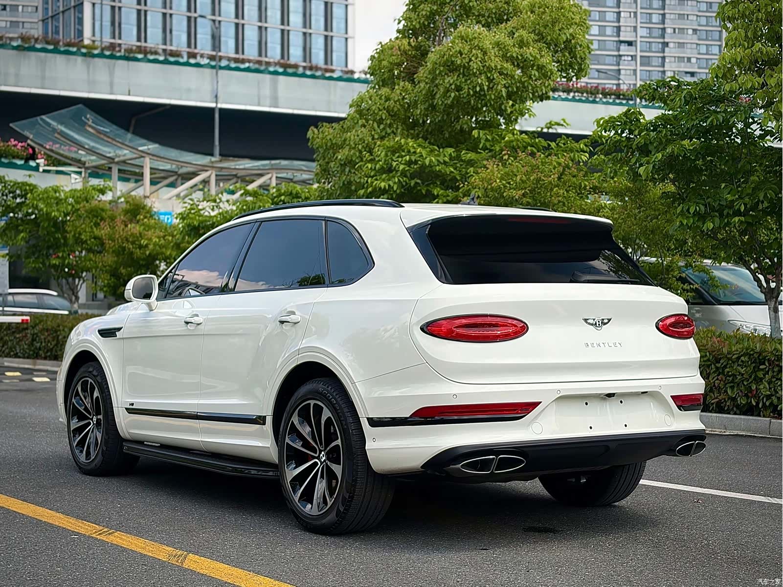 Bentley Bentayga, 2022 4