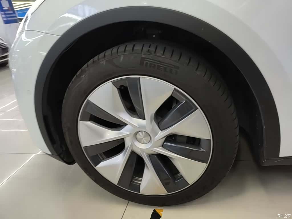 Tesla Model Y, 2023 23