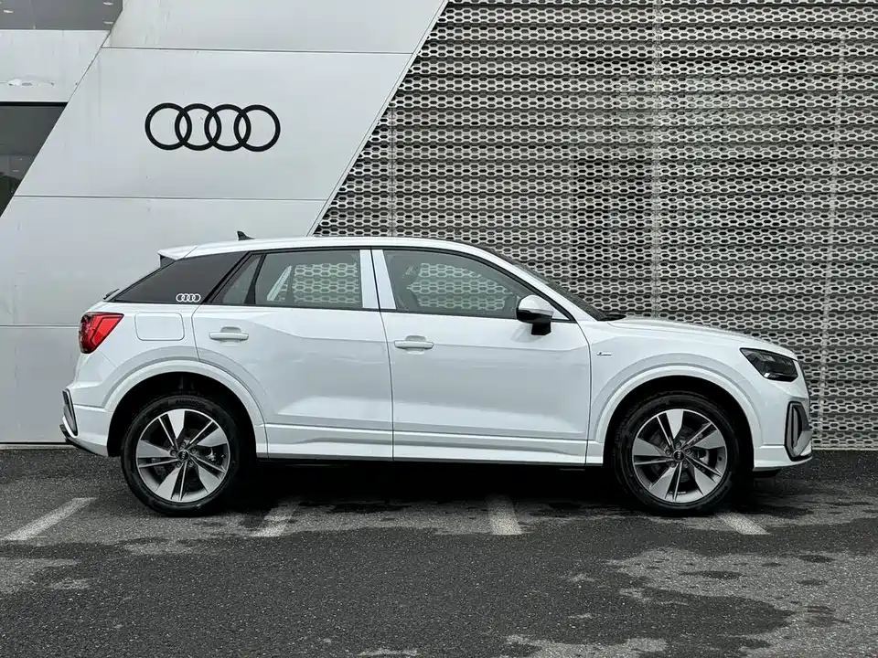 Audi Q2L