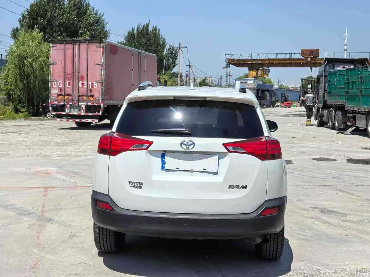 Toyota RAV4, 2015 8