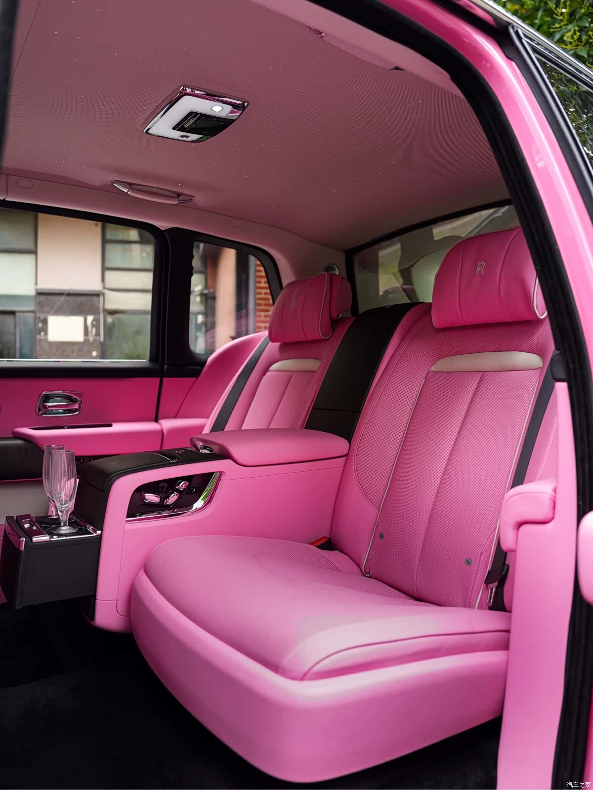 Rolls-Royce Cullinan, 2023 28