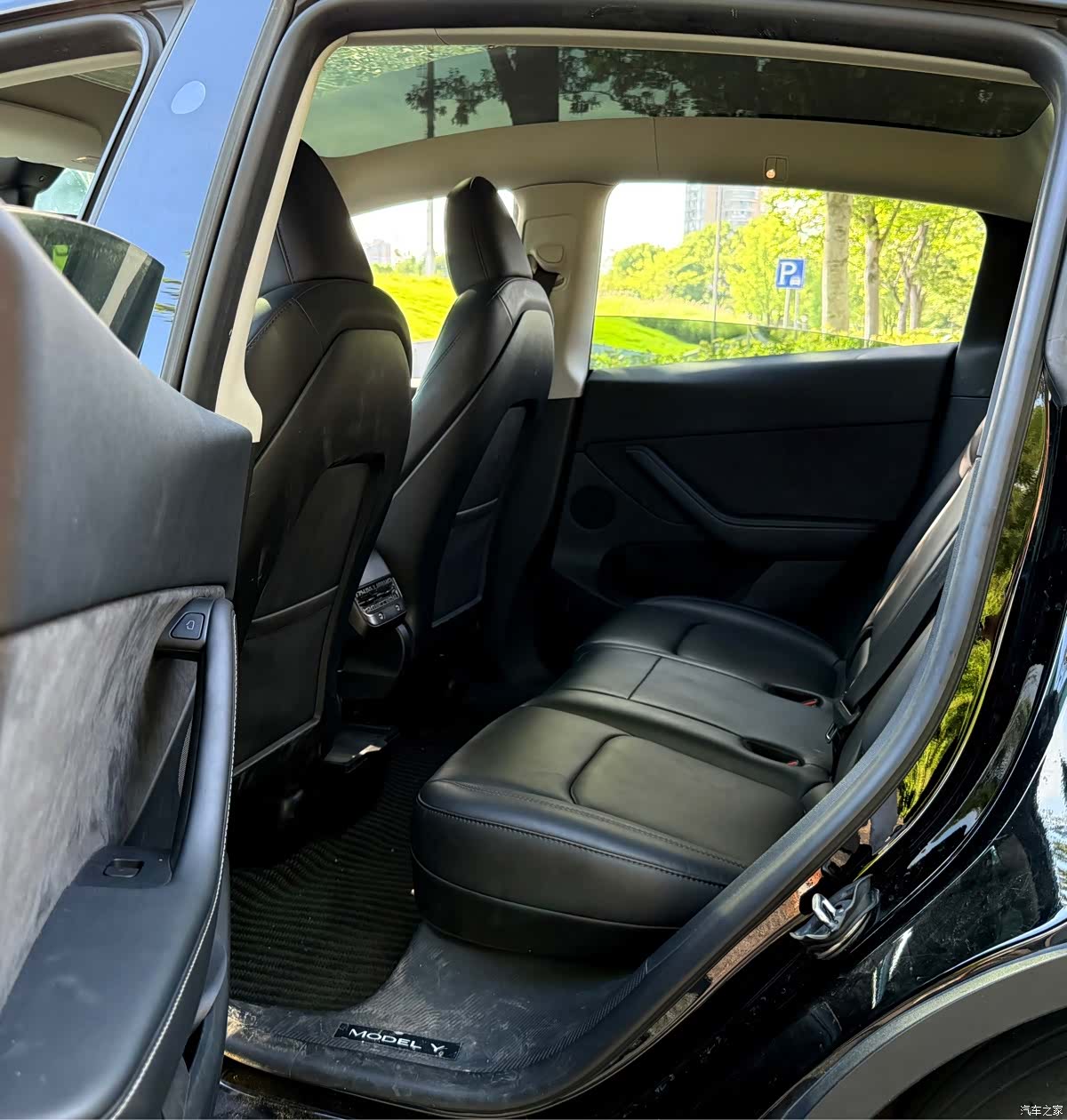 Tesla Model Y, 2024 13