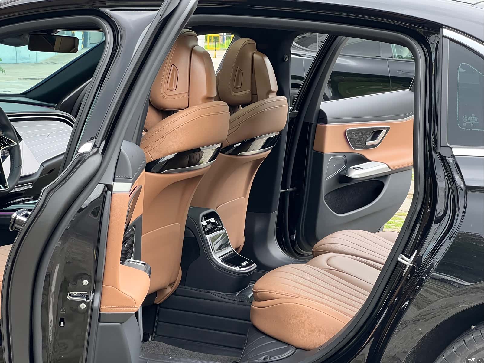 Mercedes-Benz E-Class, 2025 11