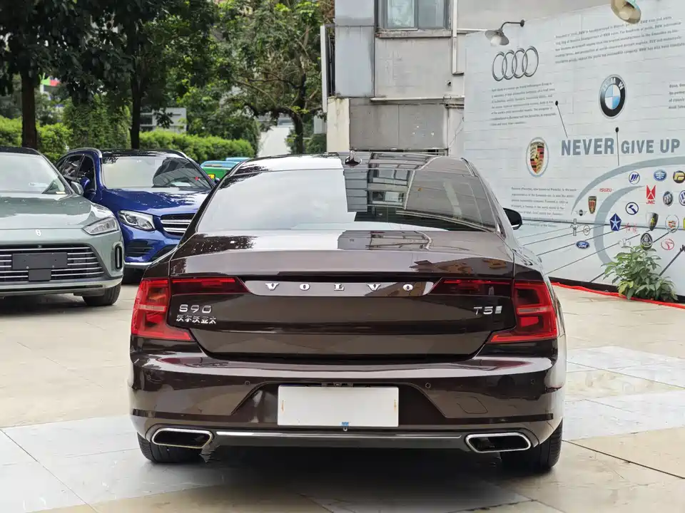 Volvo S90