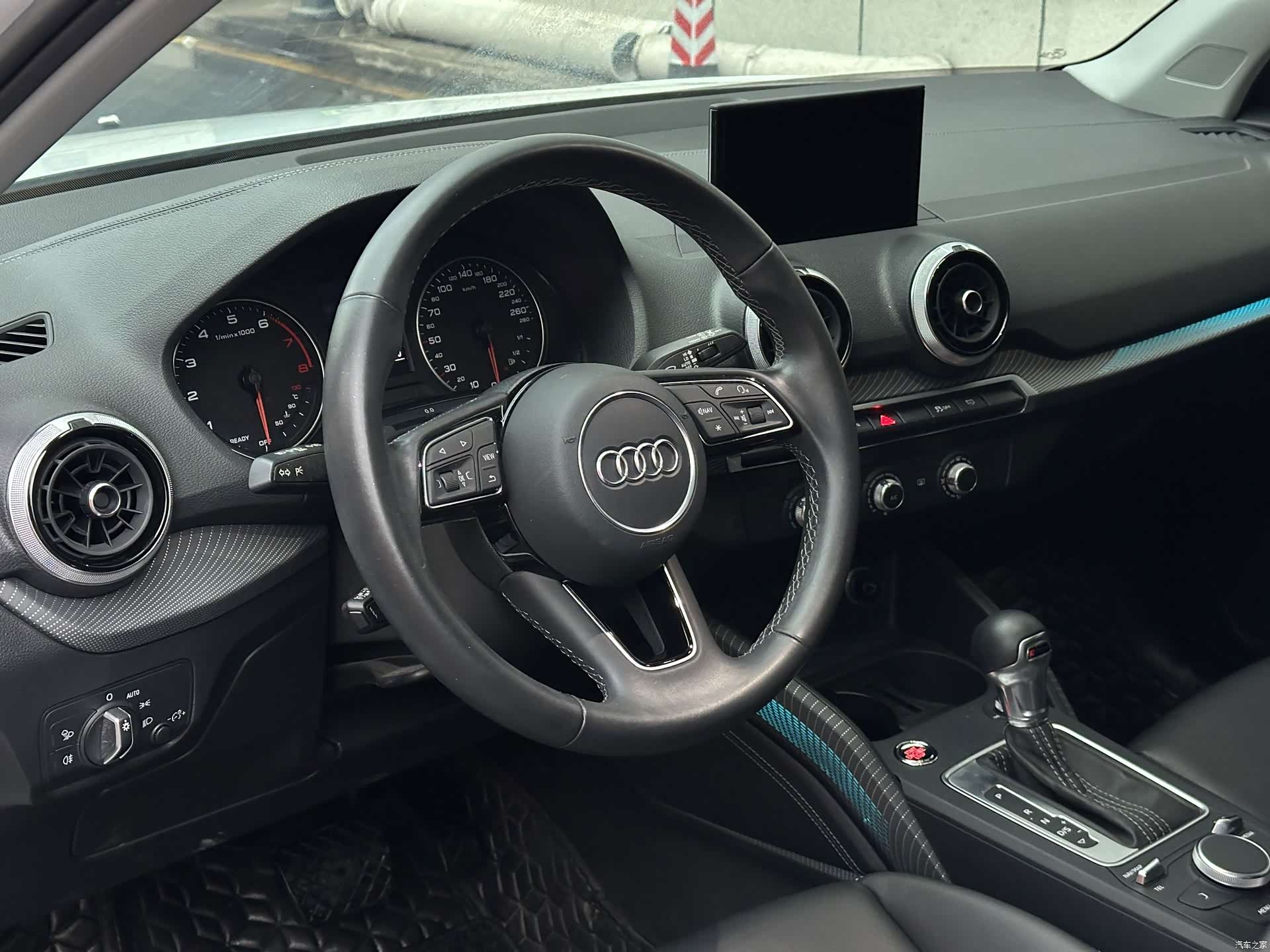 Audi Q2L, 2023 4