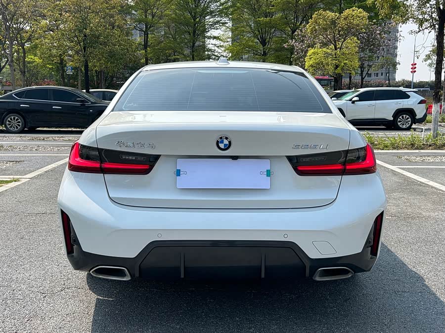 BMW 3 Series 2024, фото 8