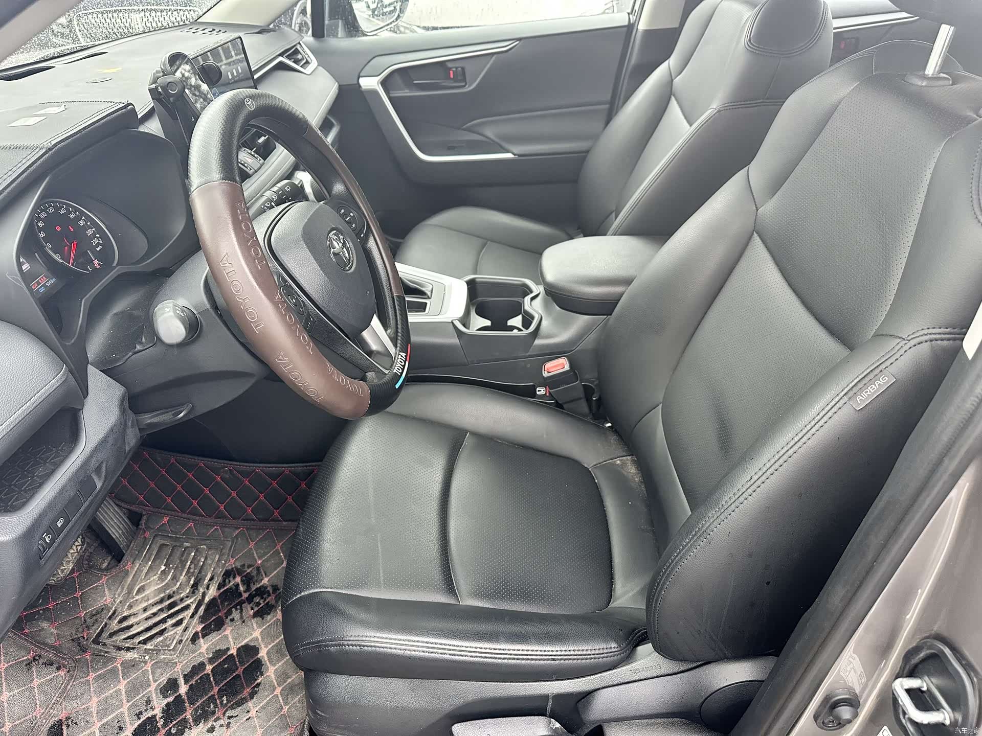 Toyota RAV4, 2024 8