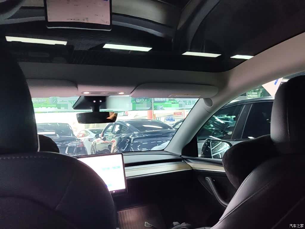 Tesla Model Y, 2023 18