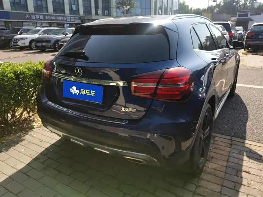 Mercedes-Benz GLA Mercedes-Benz GLA