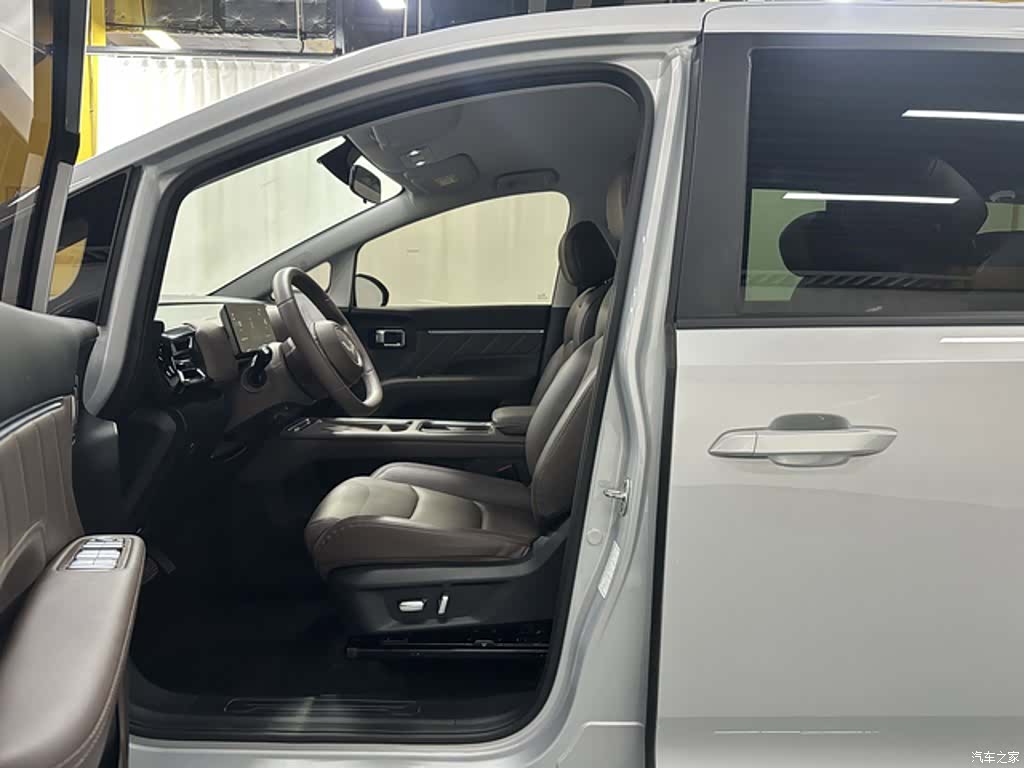 Wuling 730, 2025 13
