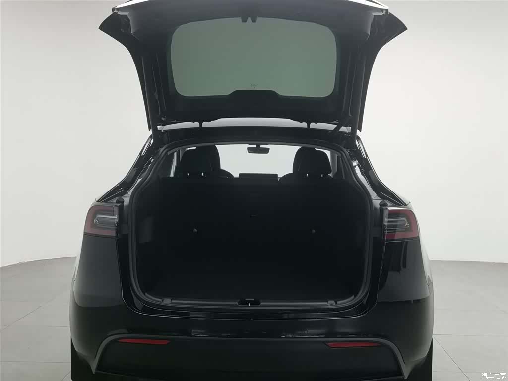 Tesla Model Y, 2023 16