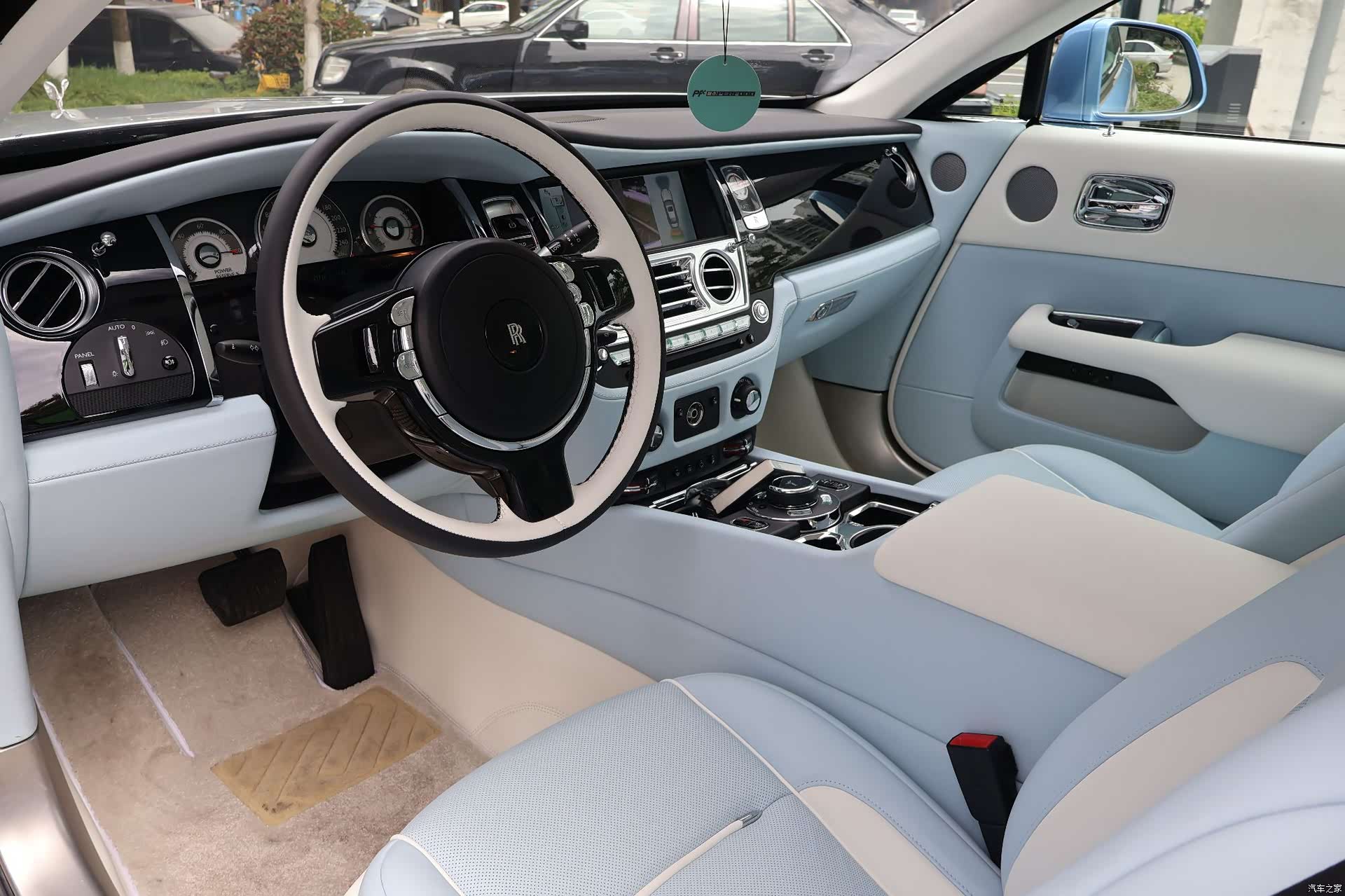 Rolls-Royce Wraith, 2014 все фото