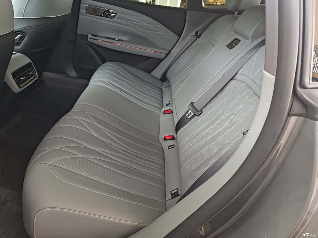 Geely E8, 2025 17