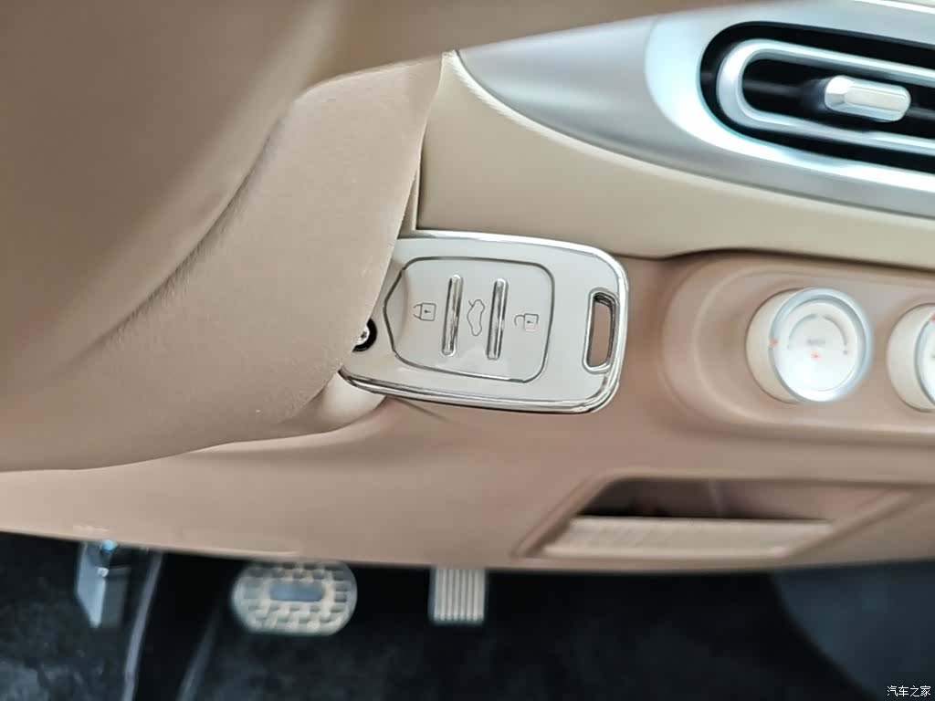 Wuling MINIEV, 2025 9