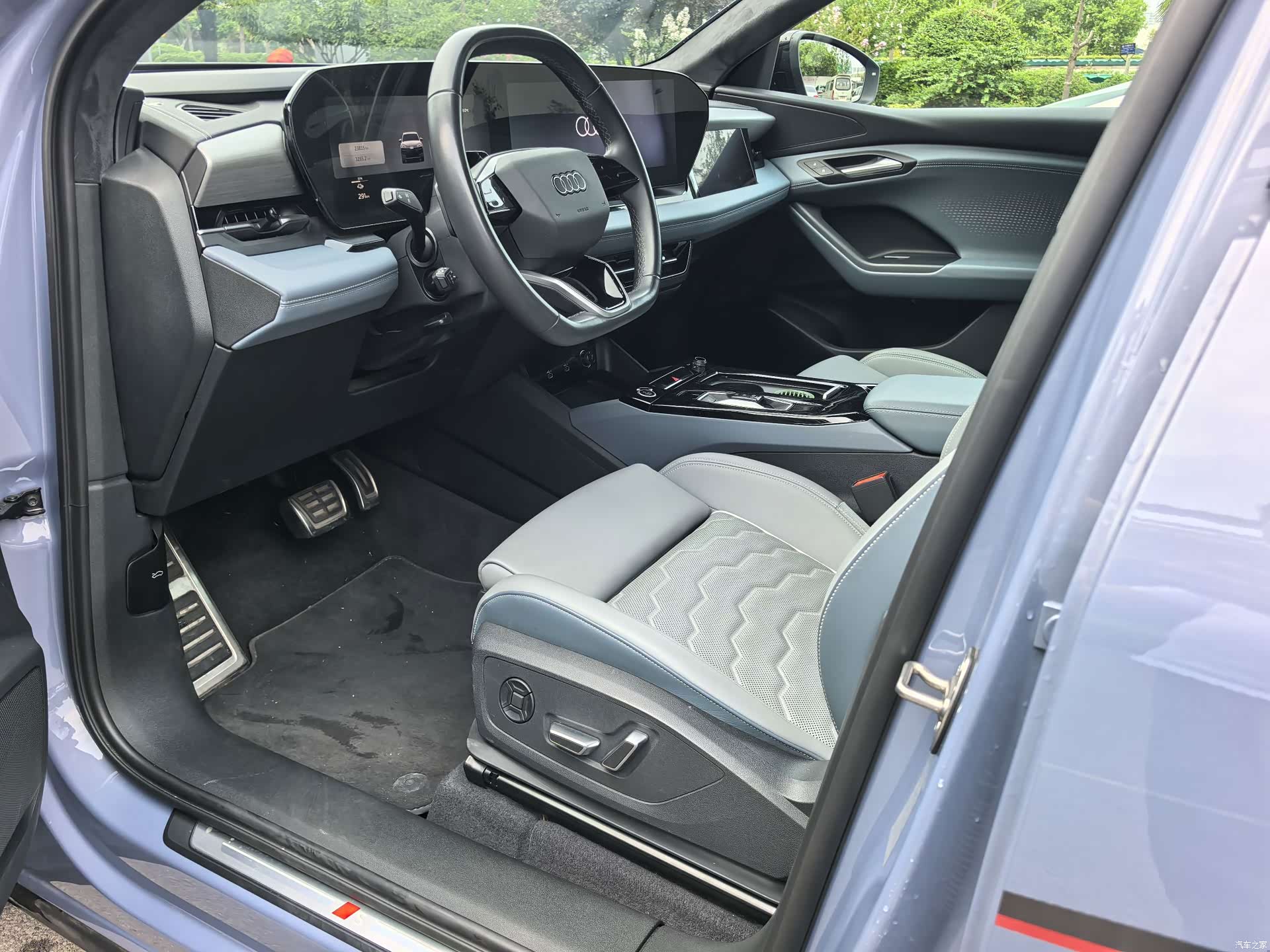 Audi e-tron, 2025 все фото