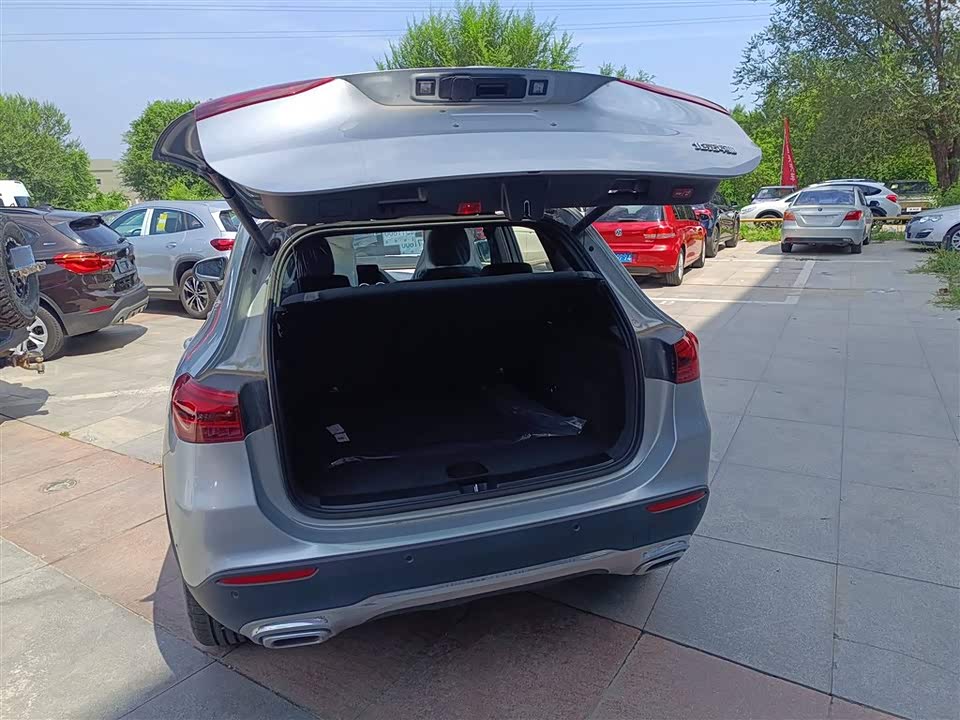 Mercedes-Benz GLA Mercedes-Benz GLA