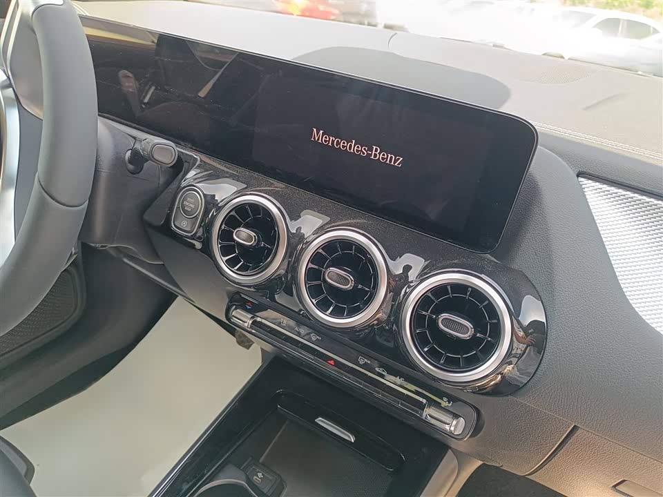 Mercedes-Benz GLA Mercedes-Benz GLA
