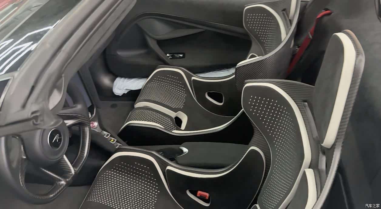 McLaren 750S, 2025 7