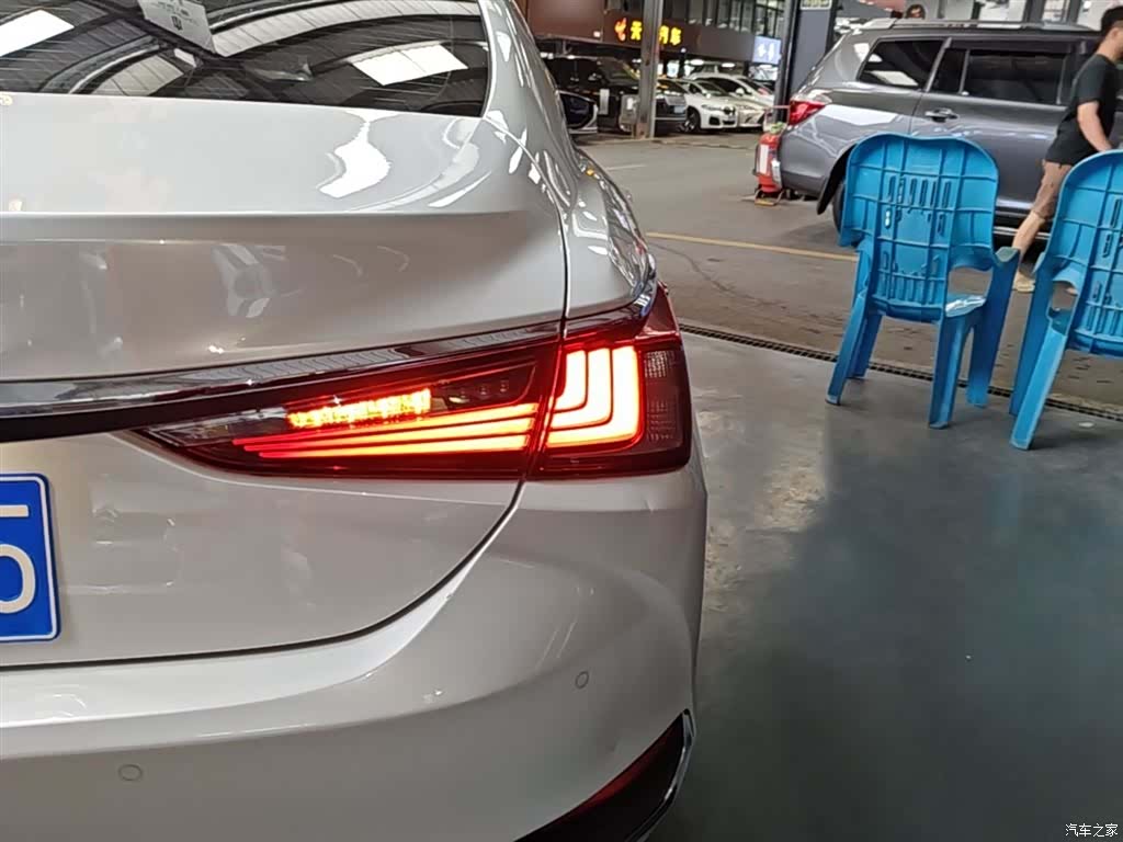 Lexus ES, 2022 8