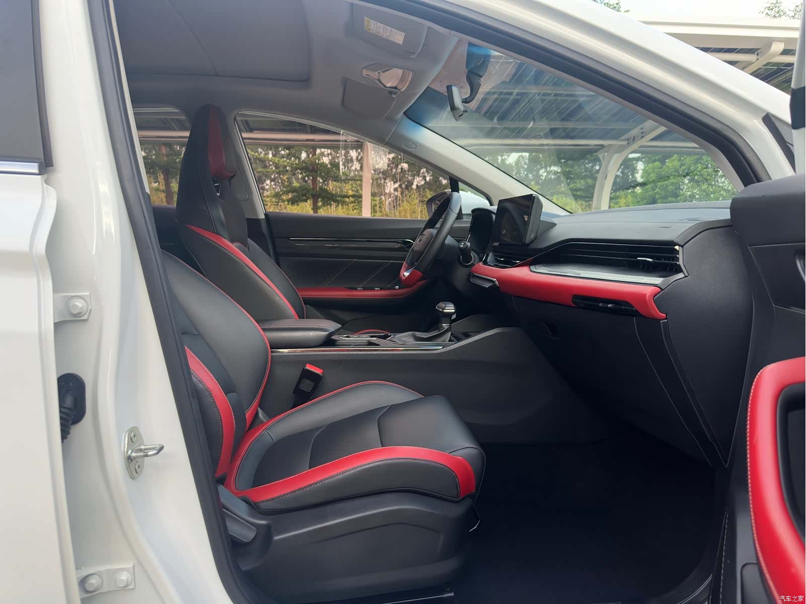 Geely Emgrand, 2022 все фото