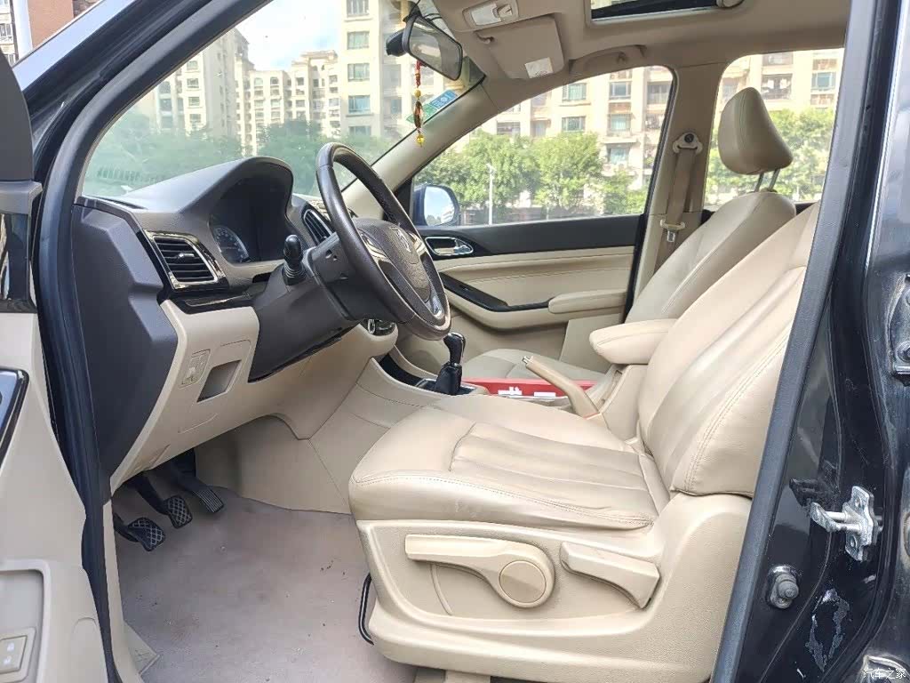 Wuling 730, 2015 4