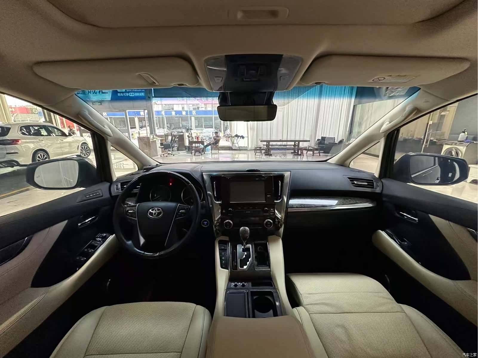 Toyota Vellfire, 2019 все фото