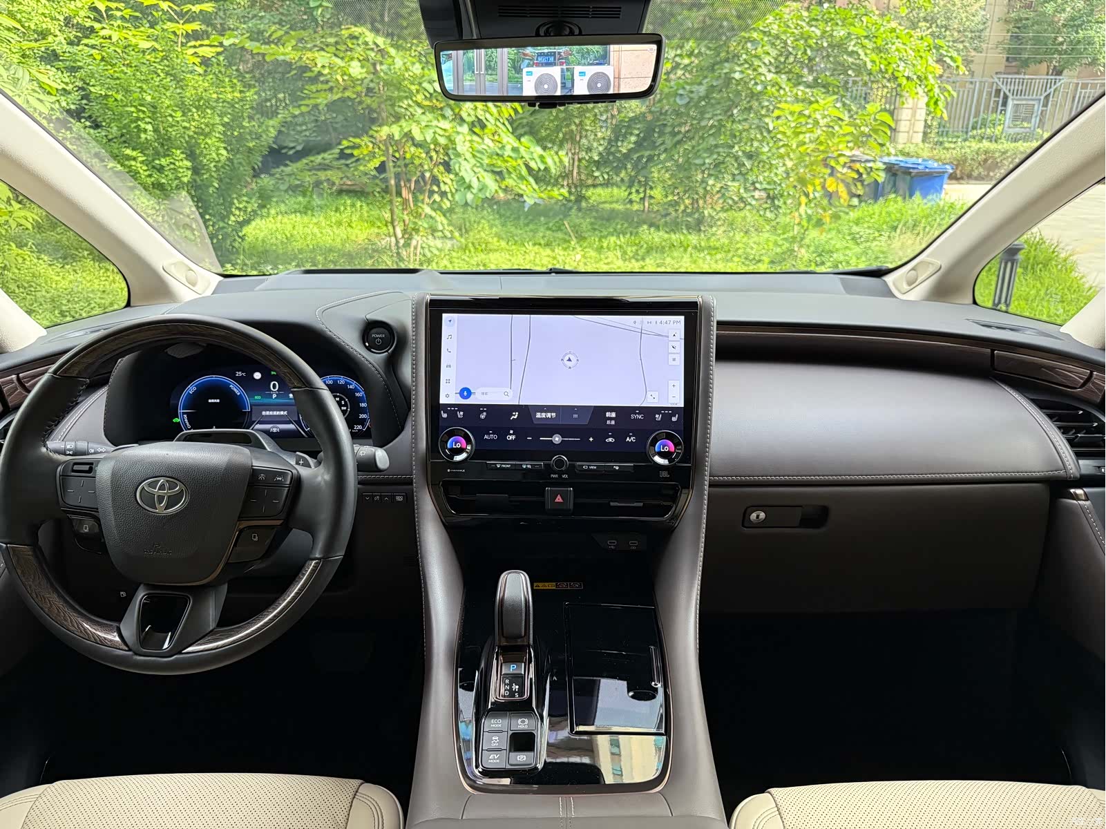 Toyota Alphard, 2023 12