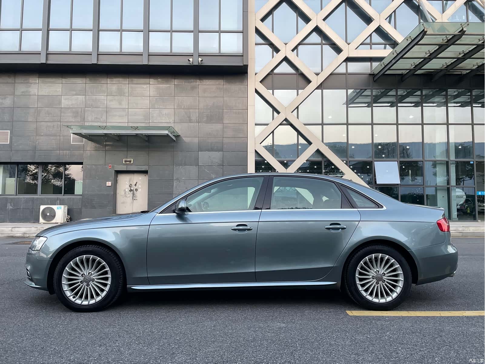 Audi A4L, 2015 все фото