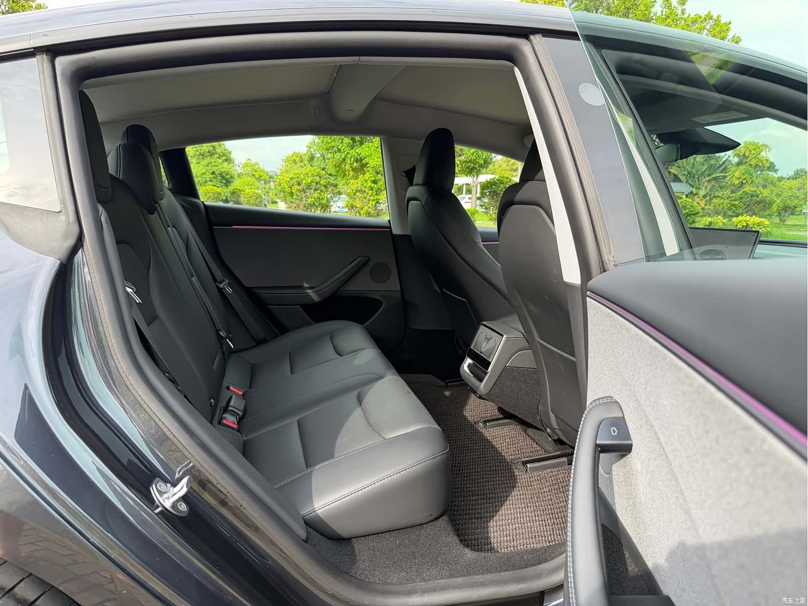 Tesla Model 3, 2025 8