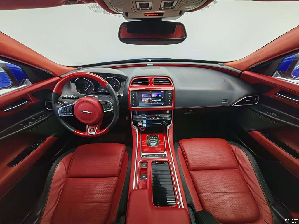 Jaguar XE, 2017 все фото