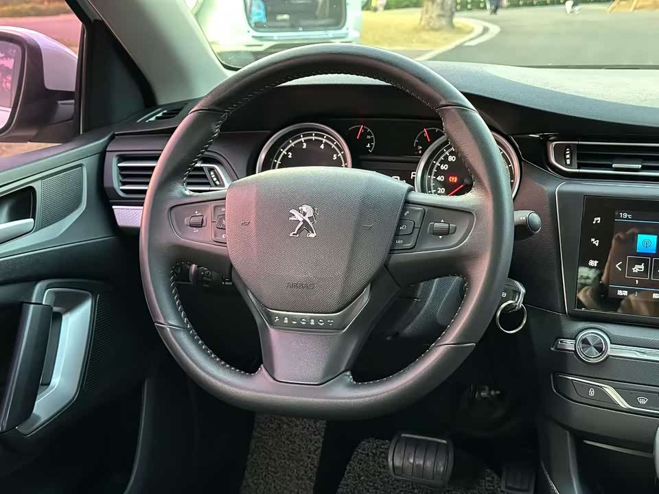 Peugeot 408